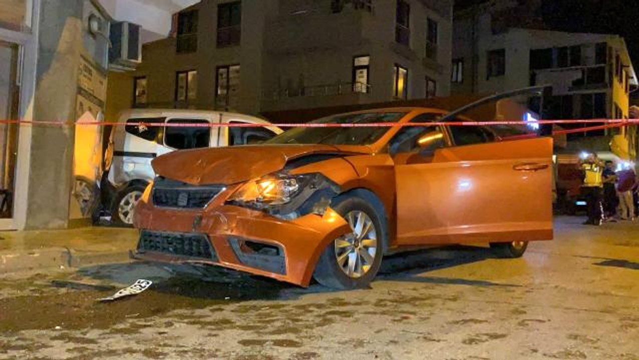 Son dakika haberleri... Dükkanın önünde otururken kazada savrulan otomobilin altında kaldı, hayatını kaybetti