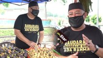 Sempoi je Azlee Senario jual buah tepi jalan... tak fikir dah dunia glamor demi cari rezeki