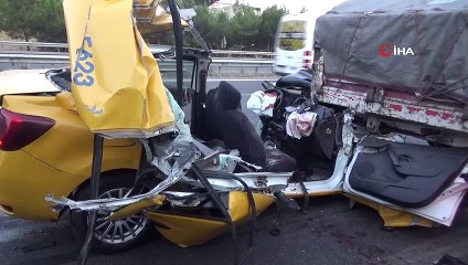 İzmir’de ticari taksi tıra ok gibi saplandı: 1 ölü, 2 yaralı
