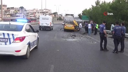 İzmir'de ticari taksi tıra ok gibi saplandı: 1 ölü, 2 yaralı