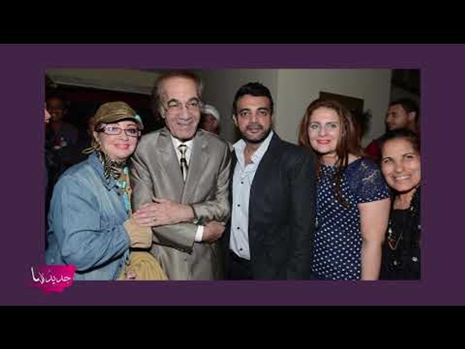 مشهد مؤثر... الفنانة شهيرة تنهار باكية مباشرة في جنازة محمود ياسين وابنه عمرو يعيش صدمة !!
