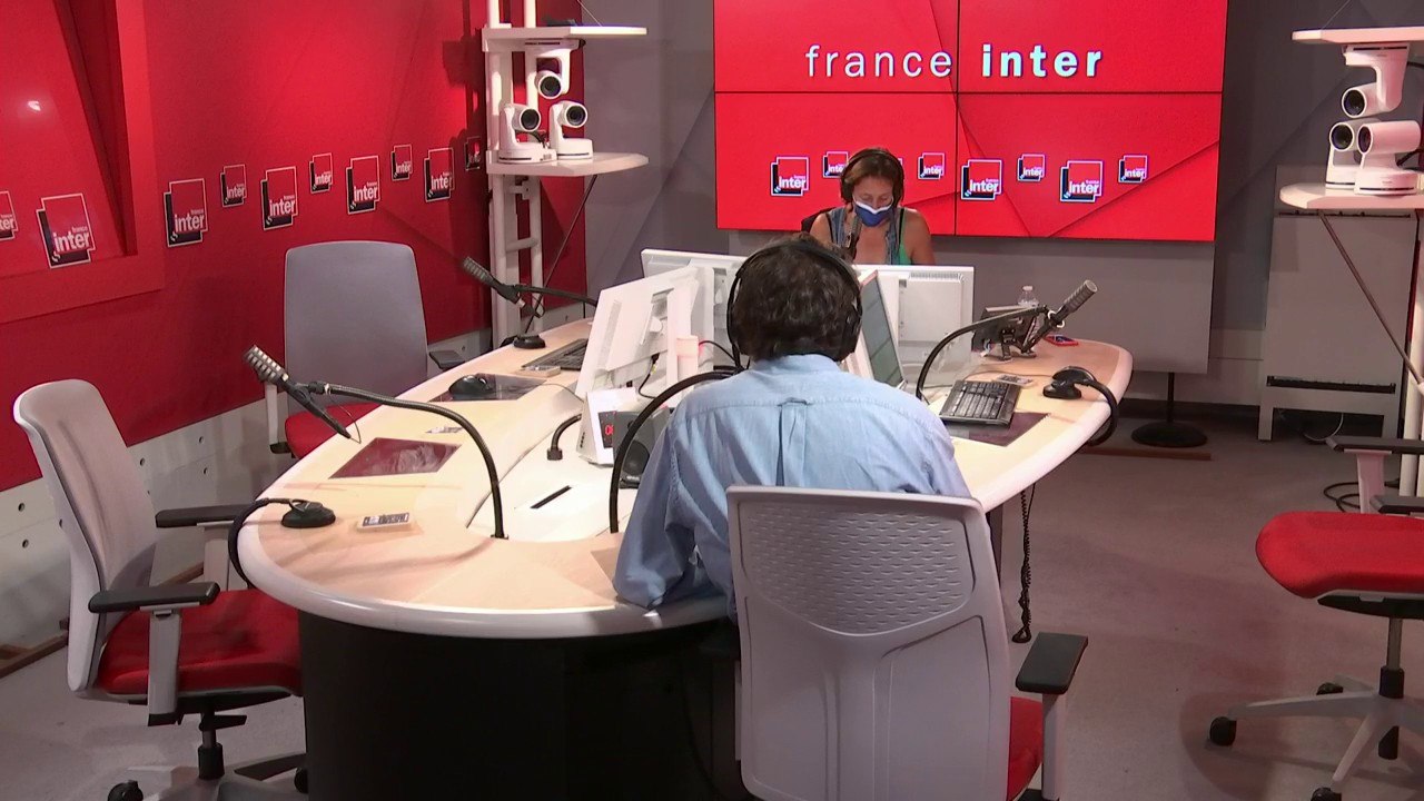 "Le vaccin n'est pas parfait, n'empêche pas toute transmission mais il est l'élément moteur du frein de l'ensemble des formes graves qui sont celles qui impactent l'hôpital", juge Bruno Lina, virologue