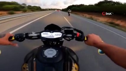 Download Video: Motosikletliler akan trafikte sürücülere dehşeti yaşattı... Şile yolunda 6 motosikletlinin tek teker terörü kamerada