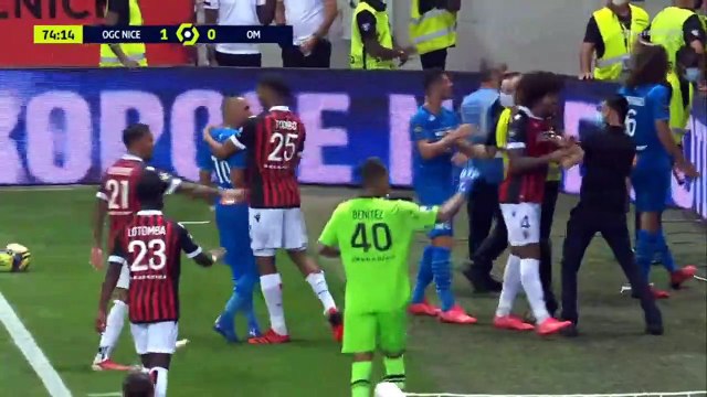Les images de l'envahissement de terrain des supporters niçois lors de Nice-OM
