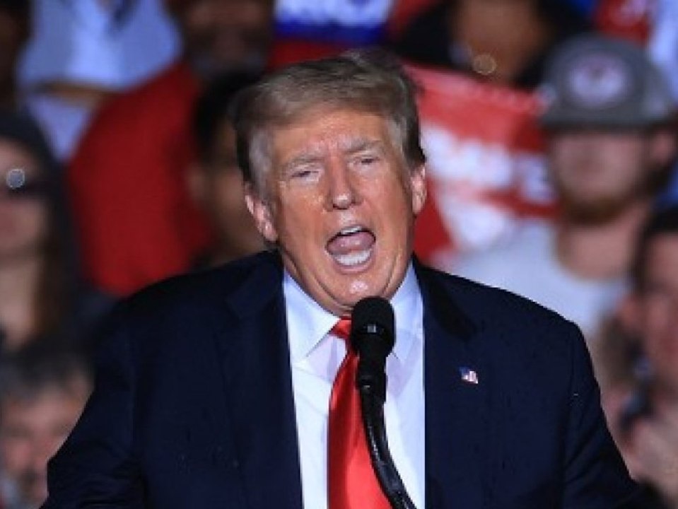 Trump empfiehlt corona-impfung und wird von fans ausgepfiffen