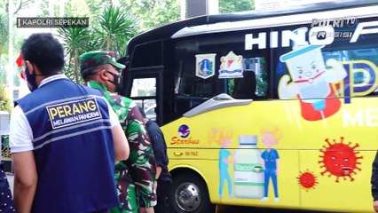 KAPOLRI SEPEKAN : Kapolri Melepas 34 Bus Vaksinasi Keliling (2/3)