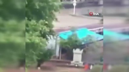 Sel böyle geldi...Vatandaşların panik anları kameralara yansıdı