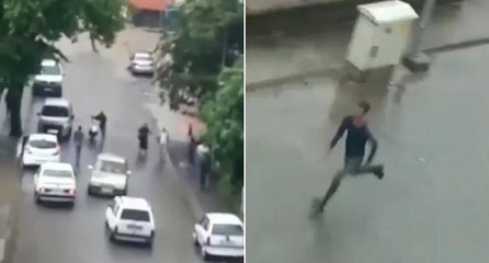 Dehşet verici görüntüler! Selden saniyeler önce çekildi: İnsanlar kaçacak yer aradı