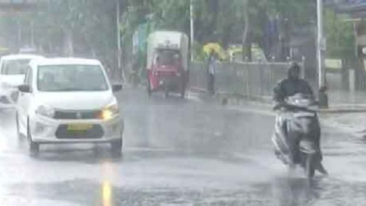 Weather Updates :अगले 4 दिनों तक देश के कई राज्यों में भारी बारिश की आशंका, Alert जारी
