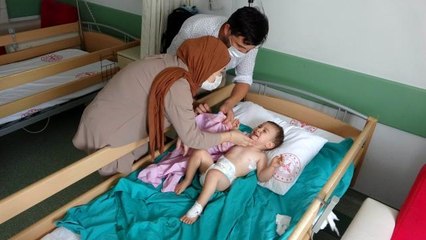 Parkta maganda kurşunu isabet eden 1,5 yaşındaki çocuk yaralandı