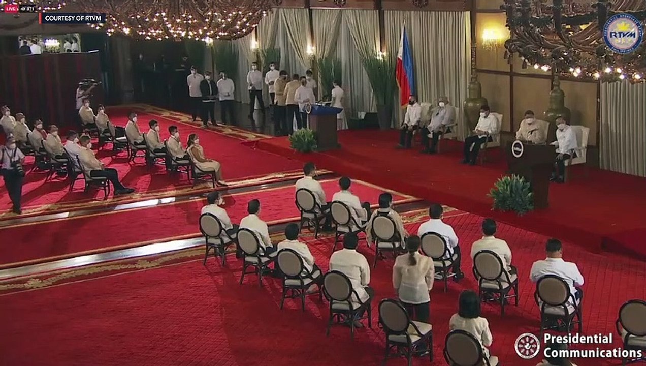 Duterte distributes incentives for Olympic athletes