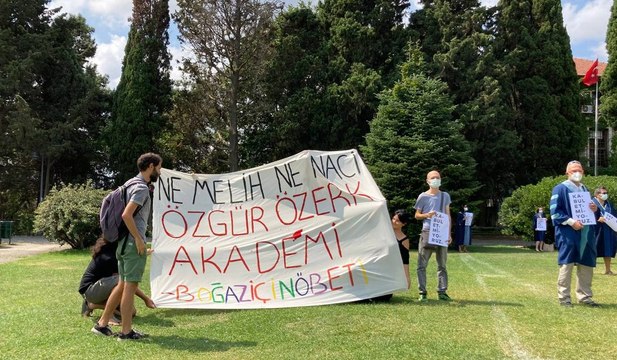 Boğaziçili akademisyenler ve öğrenciler Naci İnci’nin atanmasını protesto etti