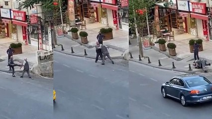 İstanbul'da iki yaşlı vatandaşın tekmeli yumruklu sokak kavgası kamerada
