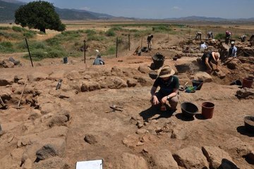 ZİNCİRLİ HÖYÜK'TE, DEMİR VE ORTA ÇAĞ ESERLERİ BULUNDU