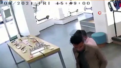 Korkudan tepetaklak oldu! O anlar sosyal medyayı salladı