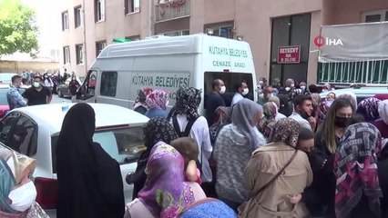 Nişanından bir hafta önce trafik kazada ölen genç kız gözyaşlarıyla toprağa verildi