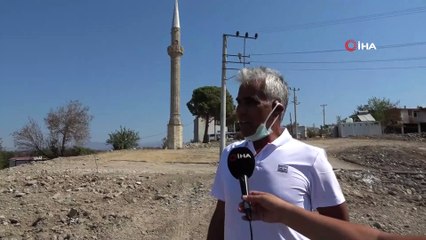 Yangında hasar gören cami yıkıldı, minaresi kaldı