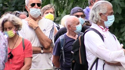 Gino Strada, in 10mila alla camera ardente. Mannoia: "Doveva essere senatore a vita"