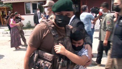 Fırat Kalkanı bölgesinden dönen özel harekatçıların aileleriyle kavuşmaları duygusal anlar yaşattı