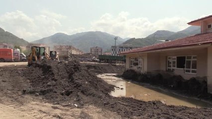 KASTAMONU - Bozkurt'ta çamur ve balçıkla mücadelenin kahramanları: "İş makinesi operatörleri"