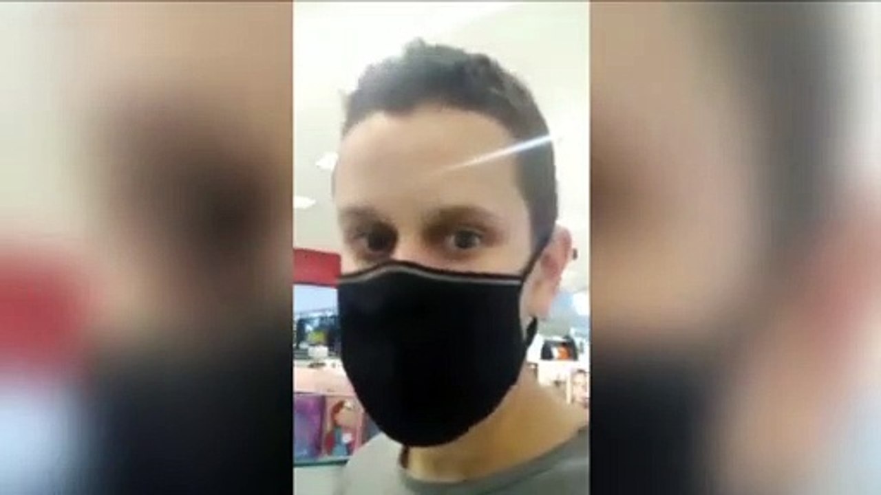 Mulher lésbica é chamada de ‘moço’ e tem provador aberto por funcionária de loja