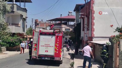 Mangaldan çıkan alev eve sıçradı, yangın itfaiye ve vatandaşların el birliğiyle söndürüldü