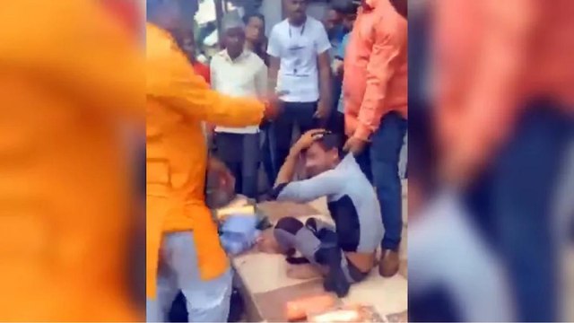 Indore bangle seller thrashed, PFI gheraoed police station?