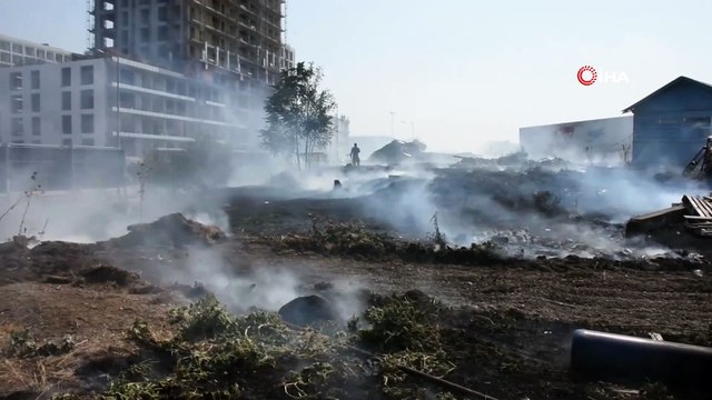 Demir kesen işçi fabrika bahçesini yaktı