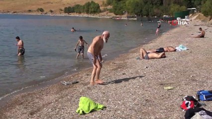 Serinlemek isteyenler Van Gölü sahillerine akın etti
