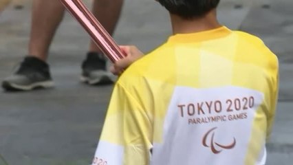 Un "íntimo" relevo de la antorcha da la salida a los Juegos Paralímpicos