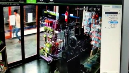 Restaurante é alvo de ladrões e câmera de monitoramento registra crime; veja