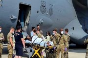 سيدة أفغانية تضع مولودها على متن طائرة إجلاء أمريكية