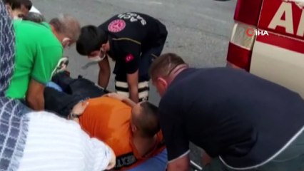 Lüks ciple hafif ticari araç çarpıştı: 1 yaralı