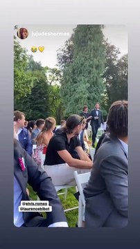 Le rappeur Roméo Elvis accompagné par sa mère Laurence Bibot.