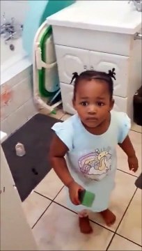 Cette fillette a une technique pour se faire pardonner ses bêtises