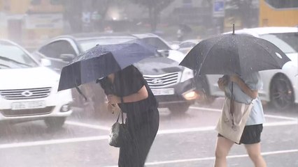 약해지던 태풍, 갑자기 '물폭탄'으로 바뀐 이유 / YTN