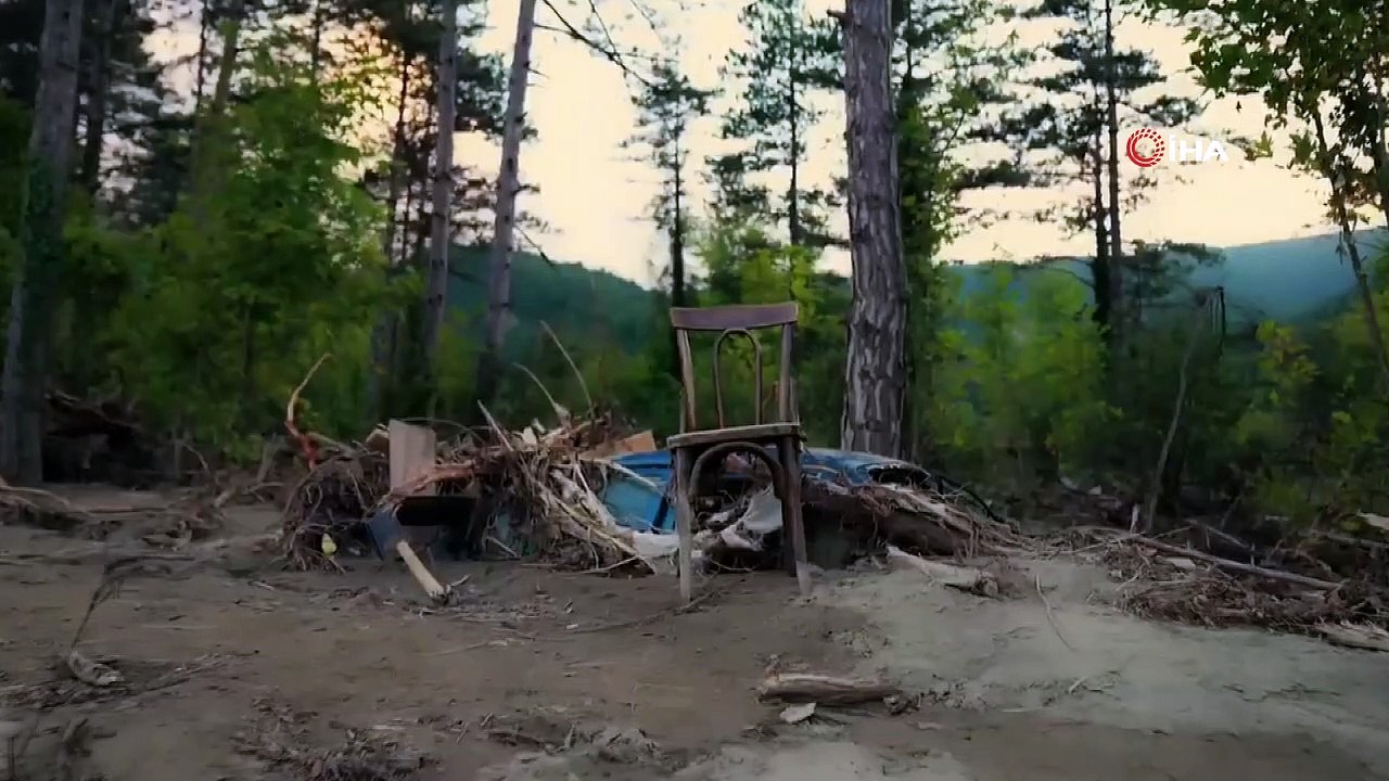 Bakan Dönmez'den sel felaketinden sonra elektrik dağıtım hatlarında çalışan personele teşekkür