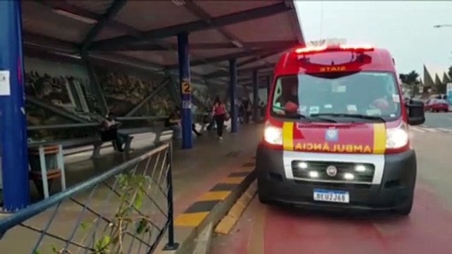 Idoso sofre queda ao cair em ponto de ônibus na Avenida Brasil, no Centro