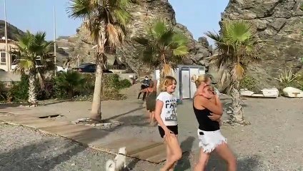 DES BAIGNEURS ARRÊTENT DES NARCOTRAFIQUANTS EN ESPAGNE