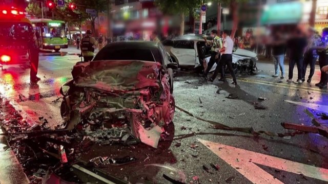 서울 신목중 앞 승용차 4중 충돌...1명 사망·3명 부상 / YTN