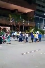 Manifestantes puxam faixa de bolsonaristas em tumulto; veja