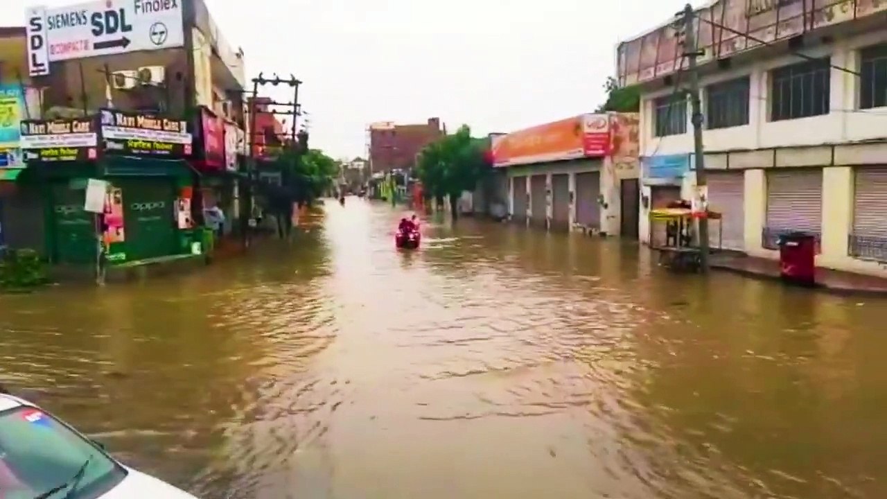 ਬਾਦਲ ਪਰਿਵਾਰ ਦਾ ਵਿਕਾਸ ਸੜਕਾਂ 'ਤੇ ਤੈਰਿਆ Rain Water problem in Bathinda | The Punjab TV