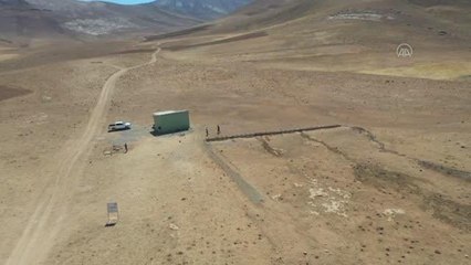 Çiftçiler yayladaki hayvanlarının suya kavuşmasını halay çekerek kutladı