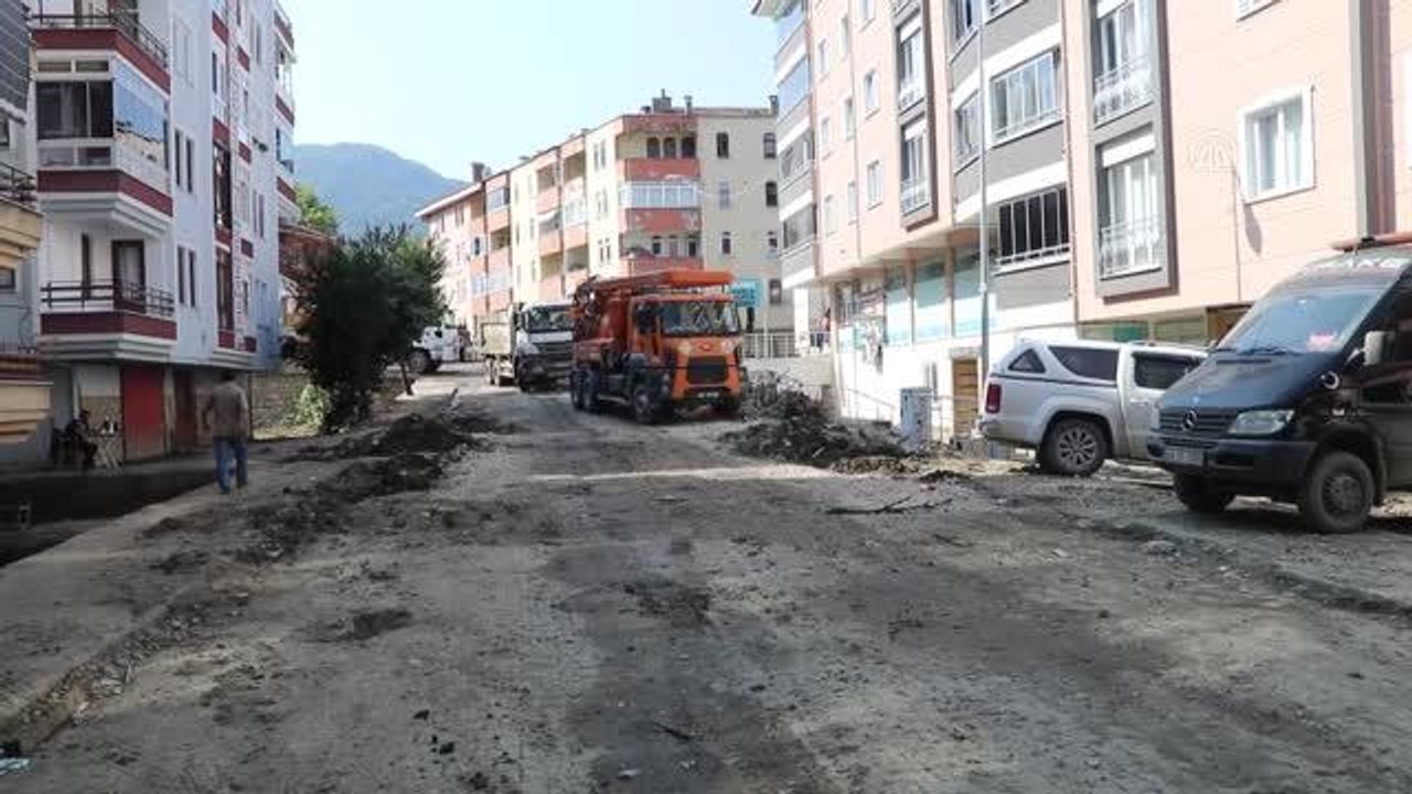 Son dakika haber! KASTAMONU - Bozkurt'ta sel felaketinin yaralarını sarmak için çalışmalar devam ...