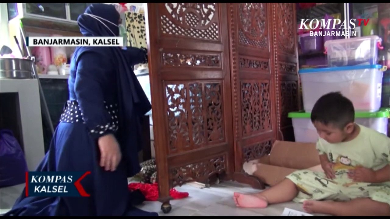 Salut ! Ibu Rumah Tangga Bantu Masak Makanan untuk Warga Isolasi Mandiri