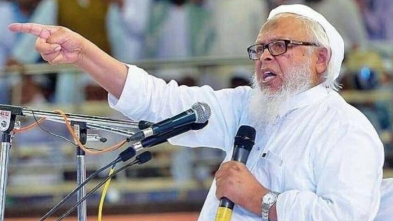Jamiat Ulema-e-Hind's Arshad Madani opposes co...