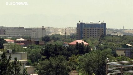 واشنطن تعلق وجودها الدبلوماسي في أفغانستان وتقول إنها قد تعمل مع طالبان