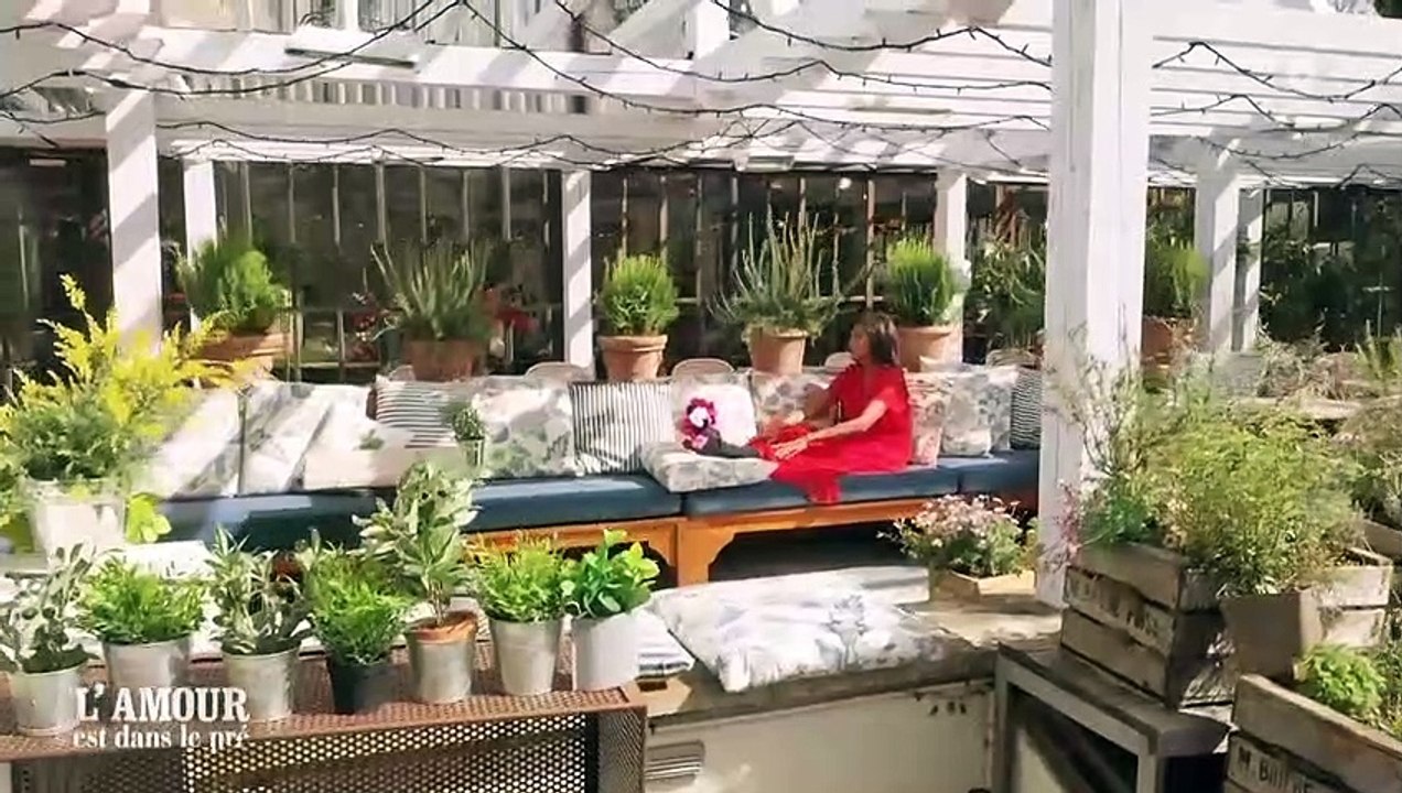 Mais pourquoi Karine Le Marchand est-elle apparue dans un fauteuil roulant hier soir lors de la diffusion de "L'amour est dans le pré" sur M6 ?