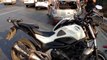 Emniyet şeridine park eden otomobile çarpan motosiklet sürücüsü yaralandı