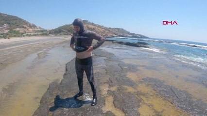 DENİZDE TÜRK BAYRAĞI DALGALANDIRDI